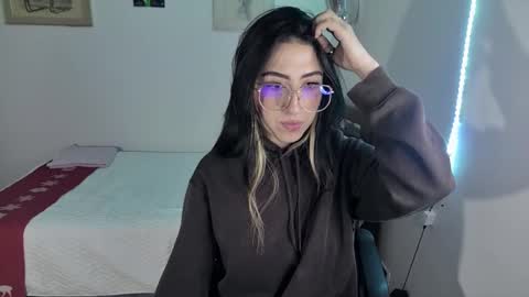 Snapshot of nymph_frida chatting on December 16, 2024, 8:31 am Frida online show from December 16, 2024, 8:31 am