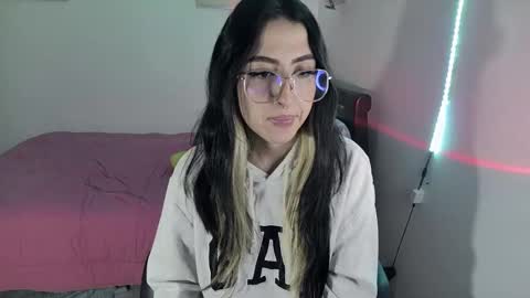 Snapshot of nymph_frida chatting on January 29, 2025, 6:54 am Frida online show from January 29, 2025, 6:54 am