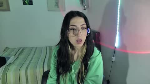 Snapshot of nymph_frida chatting on February 17, 2025, 12:05 pm Frida online show from February 17, 2025, 12:05 pm