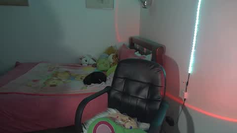 Snapshot of nymph_frida chatting on October 1, 2025, 6:52 am Frida online show from October 1, 2025, 6:52 am