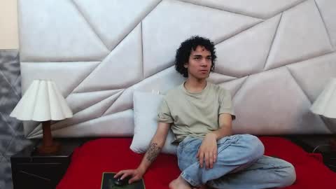 nyx_and_arian online show from April 22, 2026, 2:03 am