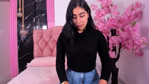 MAILY  online show from November 5, 2025, 4:18 pm