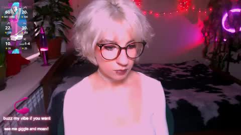 Snapshot of obedientt_ chatting on September 22, 2025, 11:23 am Moonlight online show from September 22, 2025, 11:23 am