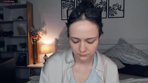 Snapshot of obsidiva chatting on February 16, 2026, 9:44 pm Elis online show from February 16, 2026, 9:44 pm