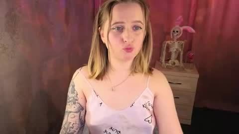 Snapshot of ocean_eyes_bb chatting on May 18, 2026, 12:55 pm Lili 3 online show from May 18, 2026, 12:55 pm