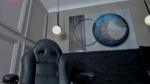 independent model online show from February 25, 2025, 6:53 pm