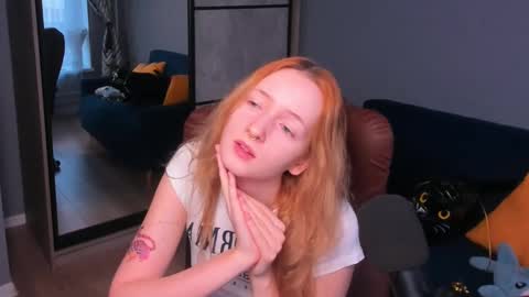 Snapshot of oddlyfamiliar chatting on February 11, 2025, 1:51 pm Call me Bee online show from February 11, 2025, 1:51 pm