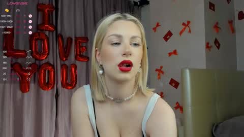 Lynna online show from February 18, 2025, 3:21 pm