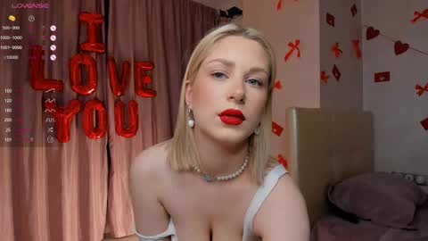 Lynna online show from February 18, 2025, 6:26 pm