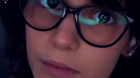 Thea online show from October 11, 2025, 7:45 pm