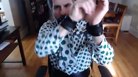 Snapshot of officetest101 chatting on February 18, 2026, 6:37 pm officetest101 online show from February 18, 2026, 6:37 pm