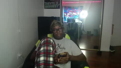 Snapshot of officialmoneyxxx chatting on December 4, 2024, 5:11 pm Money online show from December 4, 2024, 5:11 pm