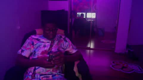 Snapshot of officialmoneyxxx chatting on December 10, 2024, 5:07 am Money online show from December 10, 2024, 5:07 am