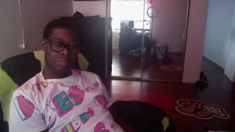 Snapshot of officialmoneyxxx chatting on December 11, 2024, 3:58 pm Money online show from December 11, 2024, 3:58 pm