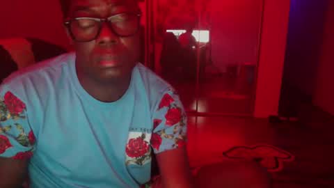 Snapshot of officialmoneyxxx chatting on December 15, 2024, 1:54 pm Money online show from December 15, 2024, 1:54 pm