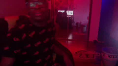 Snapshot of officialmoneyxxx chatting on December 18, 2024, 6:10 am Money online show from December 18, 2024, 6:10 am