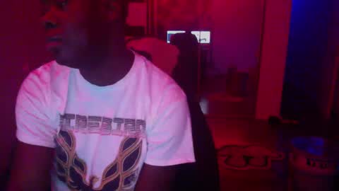 Snapshot of officialmoneyxxx chatting on December 19, 2024, 2:46 pm Money online show from December 19, 2024, 2:46 pm