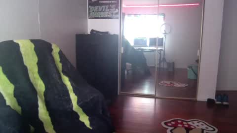 Snapshot of officialmoneyxxx chatting on December 21, 2024, 7:27 pm Money online show from December 21, 2024, 7:27 pm