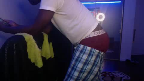 Snapshot of officialmoneyxxx chatting on December 22, 2024, 3:33 pm Money online show from December 22, 2024, 3:33 pm