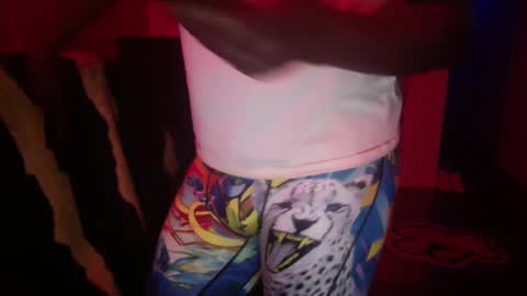 Snapshot of officialmoneyxxx chatting on January 16, 2025, 1:27 am Money online show from January 16, 2025, 1:27 am