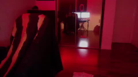 Snapshot of officialmoneyxxx chatting on October 20, 2025, 10:27 am Money online show from October 20, 2025, 10:27 am