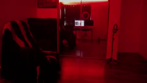 Snapshot of officialmoneyxxx chatting on November 4, 2025, 5:01 pm Money online show from November 4, 2025, 5:01 pm