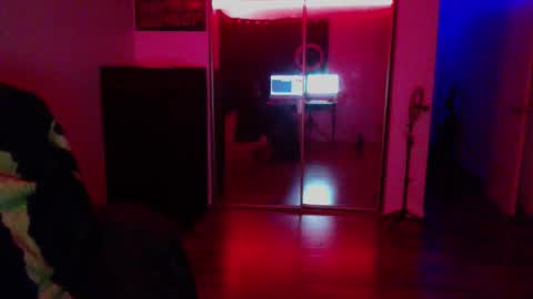 Snapshot of officialmoneyxxx chatting on November 6, 2025, 9:10 am Money online show from November 6, 2025, 9:10 am