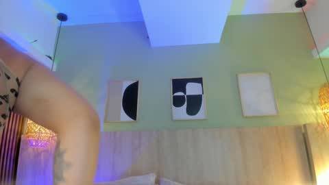 Snapshot of oh_hollyy chatting on October 6, 2025, 11:51 am Holly online show from October 6, 2025, 11:51 am