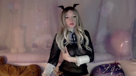 Snapshot of oh_pichuu chatting on October 24, 2025, 12:23 pm Milly online show from October 24, 2025, 12:23 pm