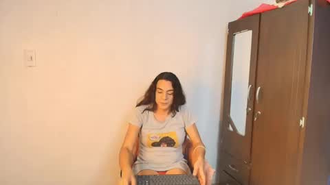 Snapshot of oh_tique chatting on October 22, 2025, 7:02 pm LU online show from October 22, 2025, 7:02 pm