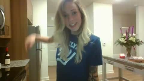 Snapshot of ohkaybby chatting on February 18, 2026, 2:40 am ohkaybby online show from February 18, 2026, 2:40 am