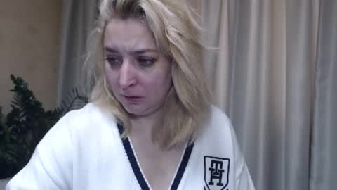 Snapshot of ohsweetiren chatting on October 18, 2025, 6:58 am Iren online show from October 18, 2025, 6:58 am