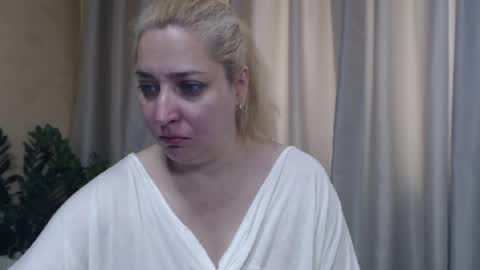 Snapshot of ohsweetiren chatting on June 19, 2026, 5:12 am Iren online show from June 19, 2026, 5:12 am