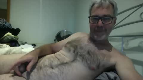 oiledcouple1 online show from November 4, 2025, 10:03 am