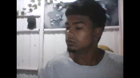 ojos_claross online show from April 15, 2026, 10:11 am