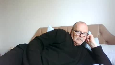 Snapshot of old_fkrr_ chatting on October 9, 2025, 10:02 am old_fkrr_ online show from October 9, 2025, 10:02 am