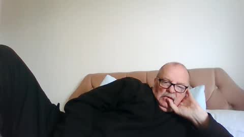 Snapshot of old_fkrr_ chatting on October 10, 2025, 10:47 am old_fkrr_ online show from October 10, 2025, 10:47 am