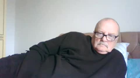 Snapshot of old_fkrr_ chatting on November 7, 2025, 2:39 pm old_fkrr_ online show from November 7, 2025, 2:39 pm