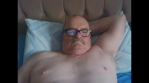 Snapshot of old_fkrr_ chatting on November 11, 2025, 10:04 am old_fkrr_ online show from November 11, 2025, 10:04 am