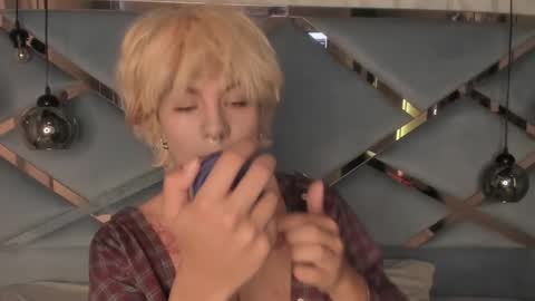 Snapshot of oliiverr22 chatting on November 12, 2025, 9:03 pm oliiverr22 online show from November 12, 2025, 9:03 pm