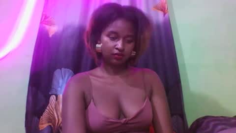 olinah610 online show from December 4, 2025, 8:06 pm