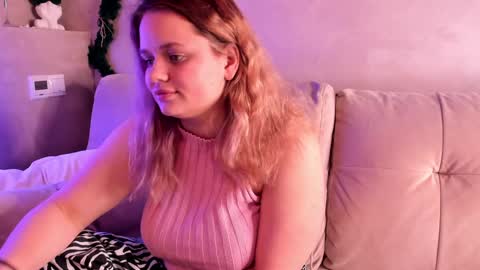Snapshot of olisyasweet chatting on December 27, 2024, 10:37 pm olisyasweet online show from December 27, 2024, 10:37 pm