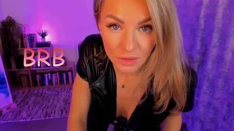 oliva_candy online show from January 11, 2025, 11:12 am