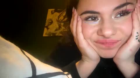 Snapshot of olivepeach chatting on December 22, 2024, 5:23 am Oil online show from December 22, 2024, 5:23 am