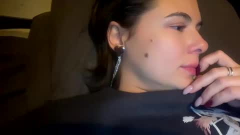 Snapshot of olivepeach chatting on January 7, 2025, 9:25 pm Oil online show from January 7, 2025, 9:25 pm