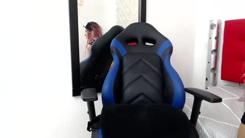 Snapshot of oliver__brown chatting on December 7, 2024, 11:45 pm Oliver online show from December 7, 2024, 11:45 pm