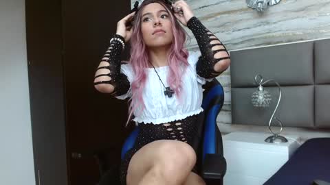 Snapshot of oliver__brown chatting on December 9, 2024, 10:20 pm Oliver online show from December 9, 2024, 10:20 pm