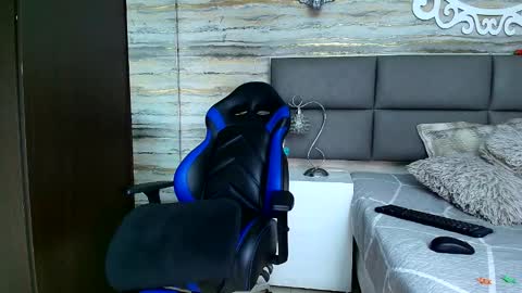 Snapshot of oliver__brown chatting on February 23, 2025, 11:14 pm Oliver online show from February 23, 2025, 11:14 pm