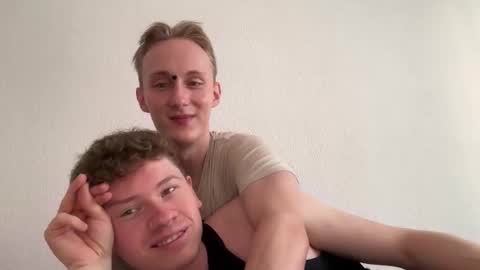 Snapshot of oliver_and_thomas chatting on September 19, 2025, 8:05 am Oliver and Thomas online show from September 19, 2025, 8:05 am