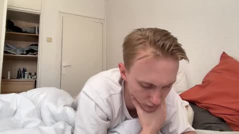 Snapshot of oliver_and_thomas chatting on September 26, 2025, 1:04 pm Oliver and Thomas online show from September 26, 2025, 1:04 pm